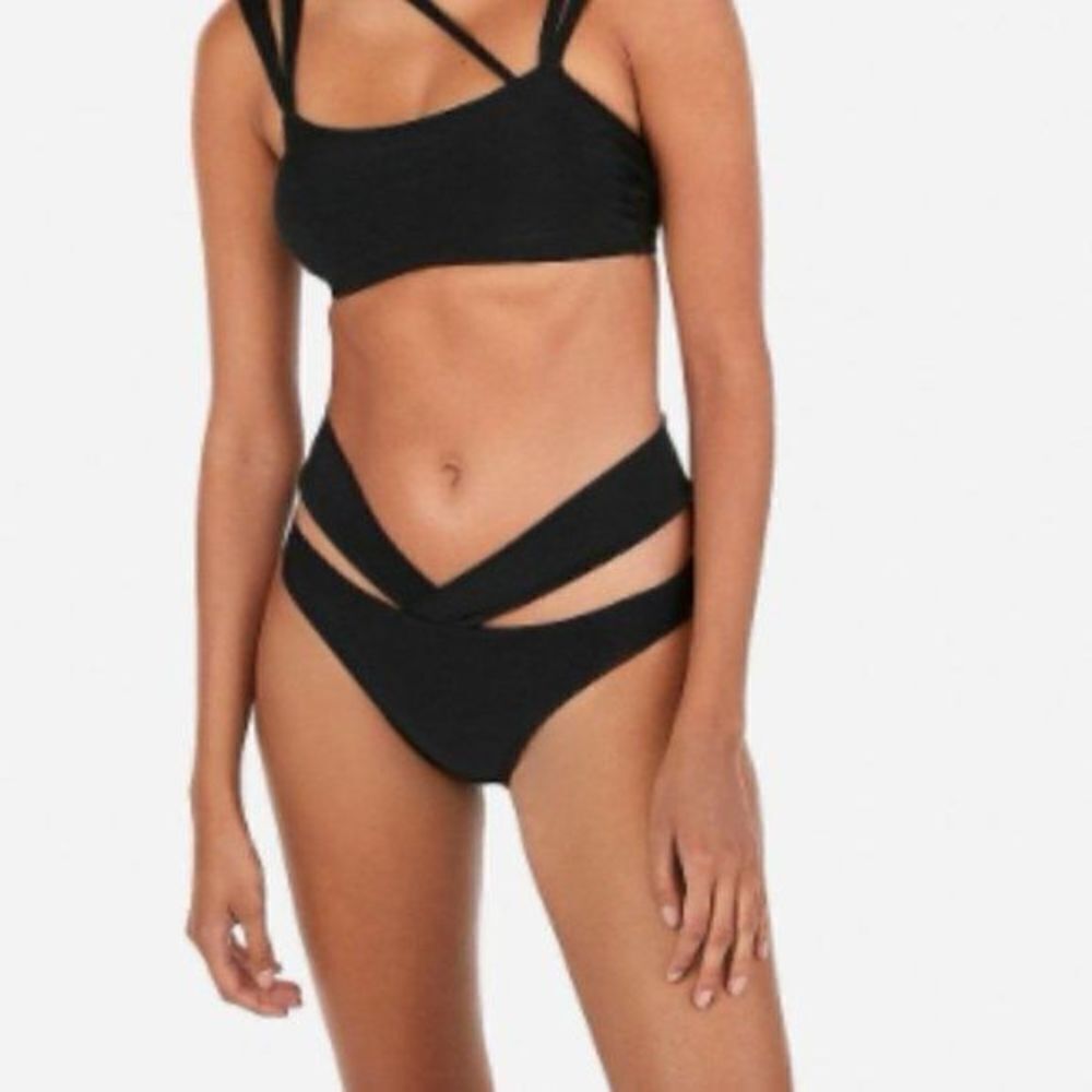 ✨Express Black Criss Cross Wrap Bikini Bottoms✨